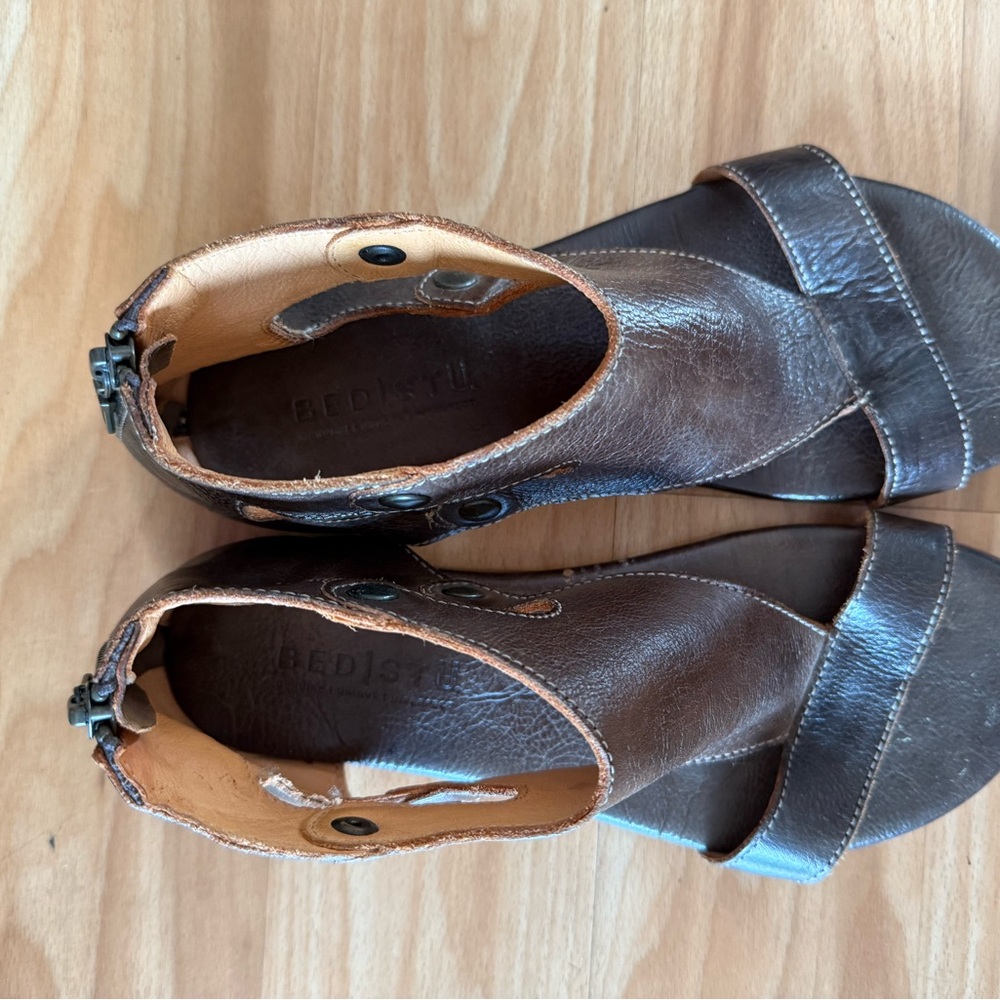 Super Cute Bed Stu Soto Distressed Rustic Taupe Brown Sandals - Sz 8 - Picture 9 of 10